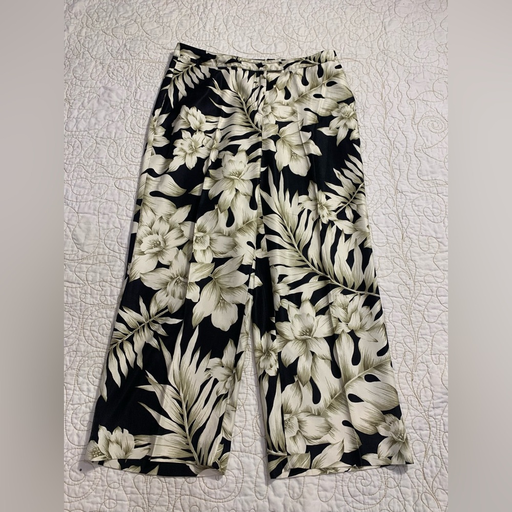 August Silk 100%‎ Silk boho floral cropped pants Size 4